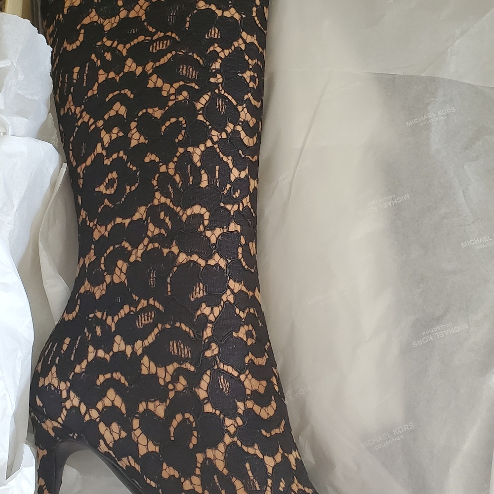 NWT, NEVER WORN. VESEY FLORAL LACE & SUEDE BOOTS - Picture 4 of 8